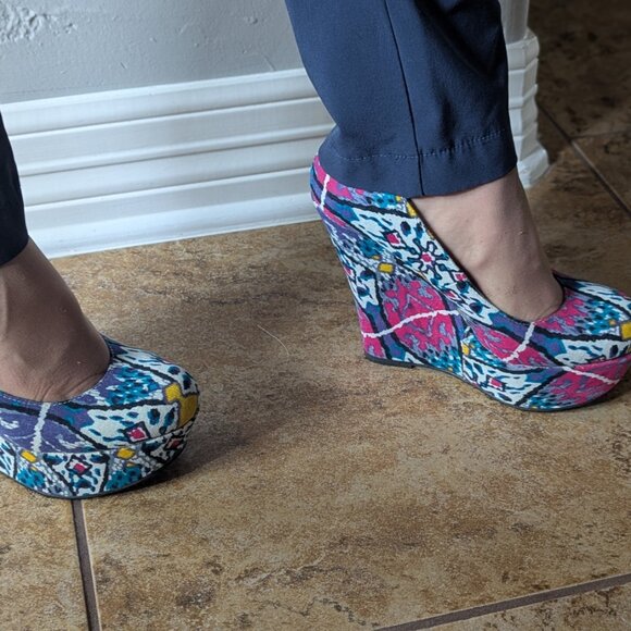 Steve Madden Pammyy Multi color Platform Wedge 5" Heels Size 7.0 - With Box! - Picture 4 of 8